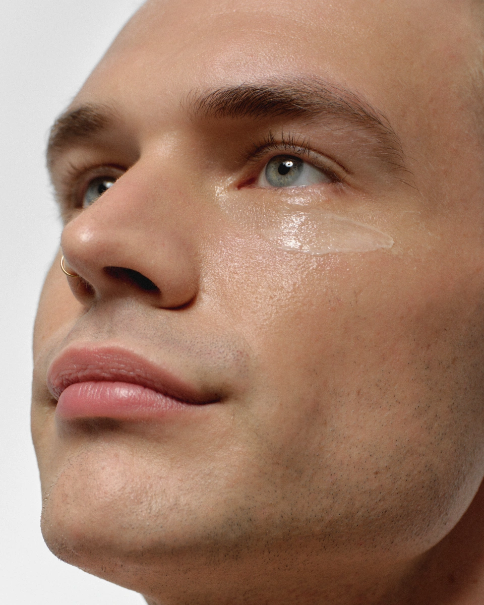 How to apply eye cream - demonstration